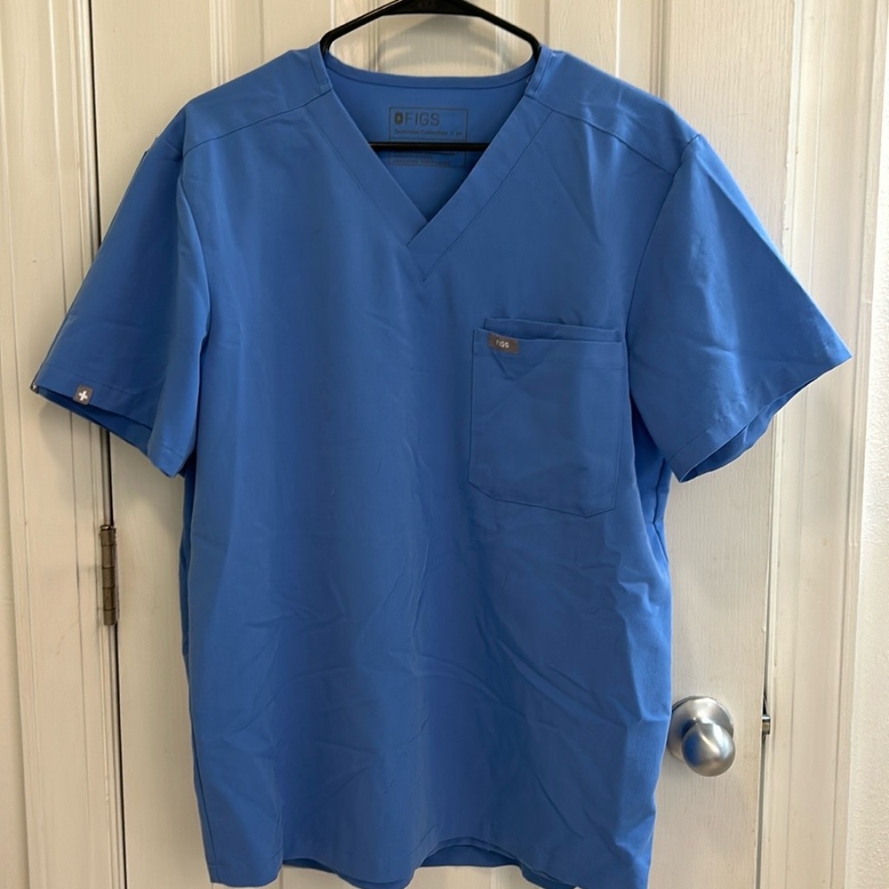 Men’s Figs scrub top
